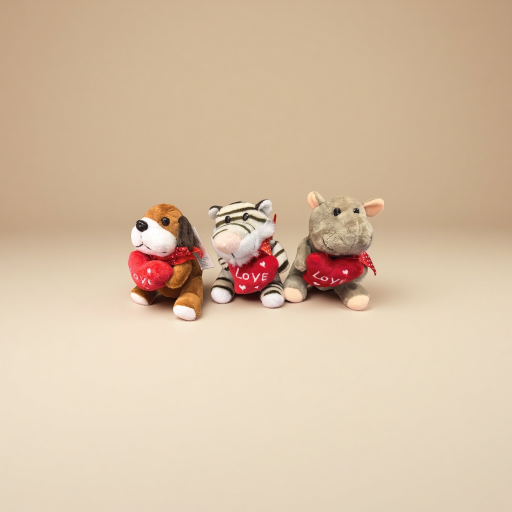 Мягкие игрушки с сердцем LOVE, набор оптом из Китая — фотография поставщика