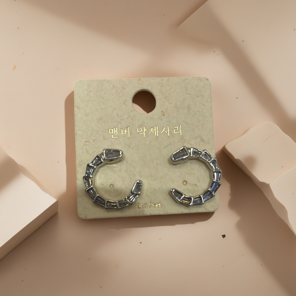 Серьги C-образные со стразами оптом из Китая — фотография поставщика