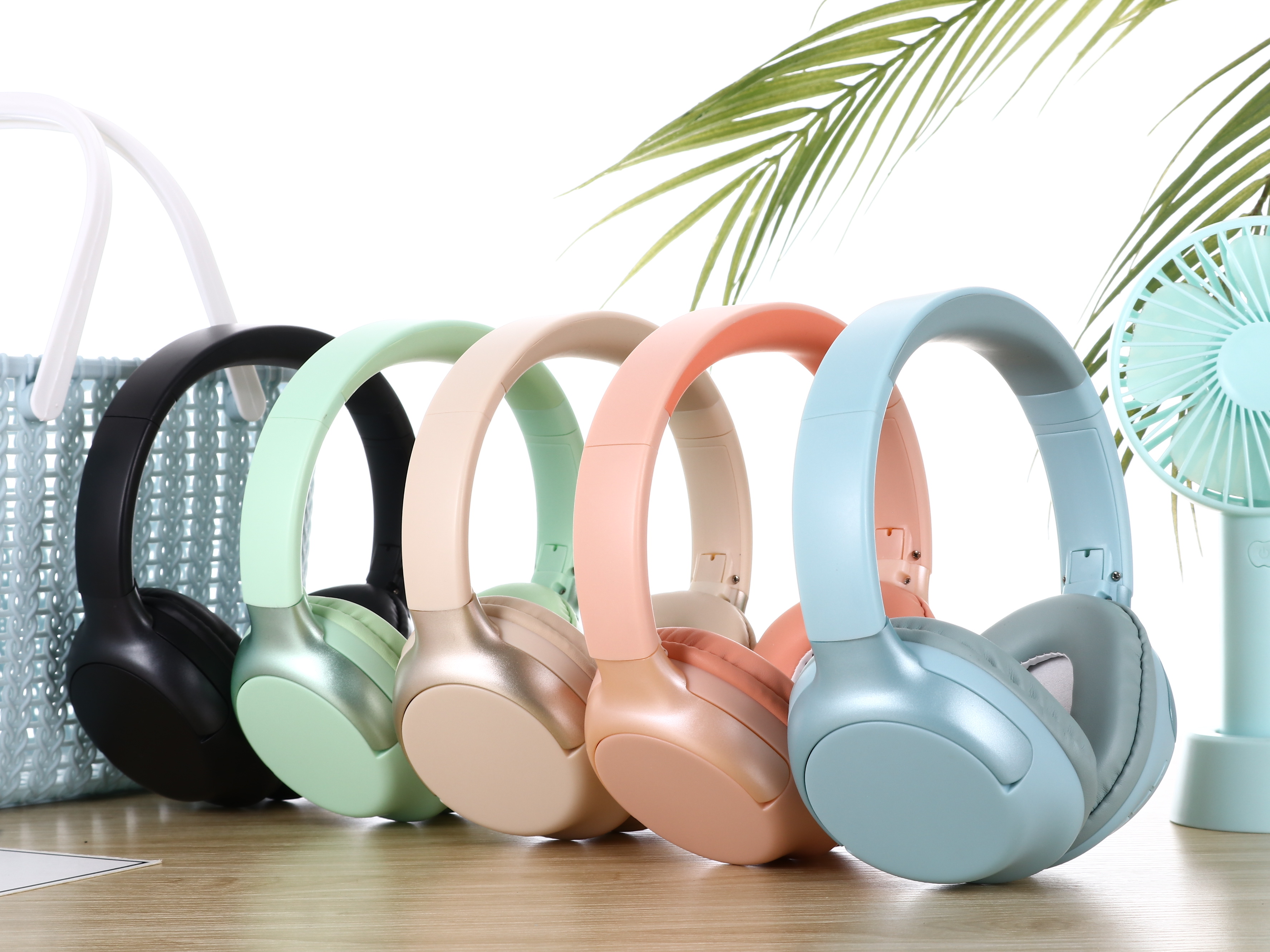 Наушники Bluetooth полноразмерные оптом из Китая — фотография поставщика