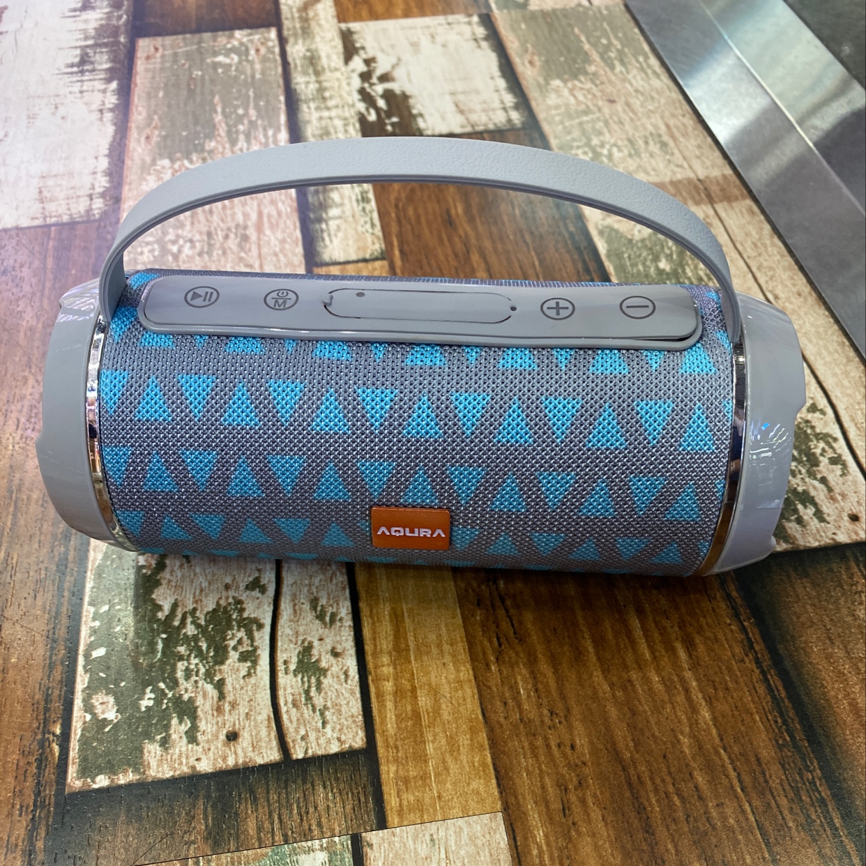 Колонка Bluetooth ретро с треугольным узором оптом из Китая — фотография поставщика