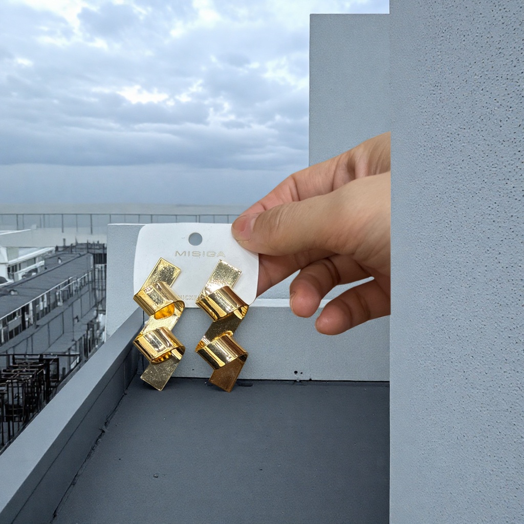 Серьги золотистые спиральные оптом из Китая — фотография поставщика