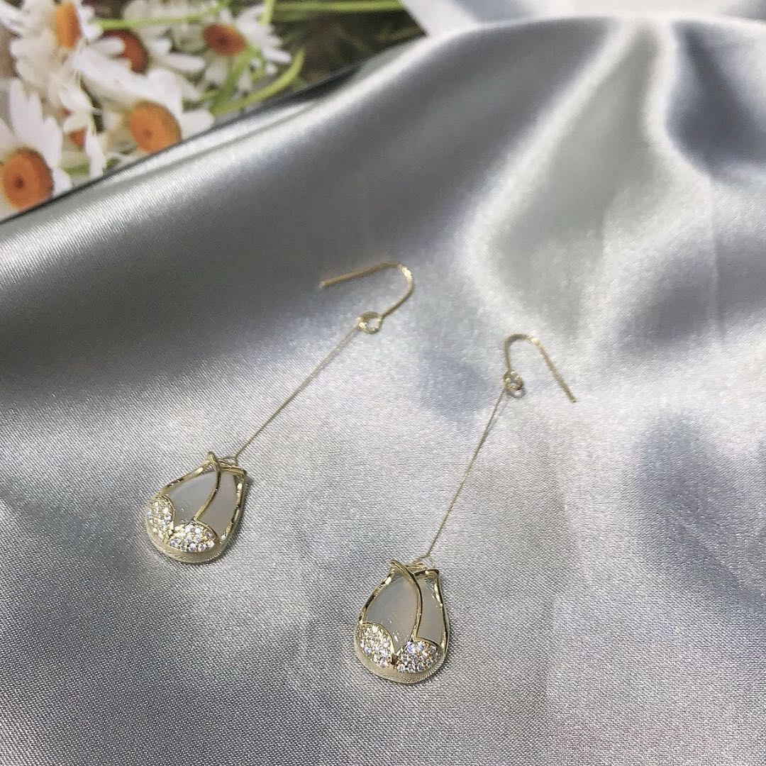 Серьги длинные с кисточками и цирконом оптом из Китая — фотография поставщика