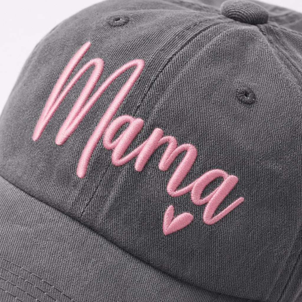 Бейсболка серая с надписью Mama и сердечками оптом из Китая — фотография 4