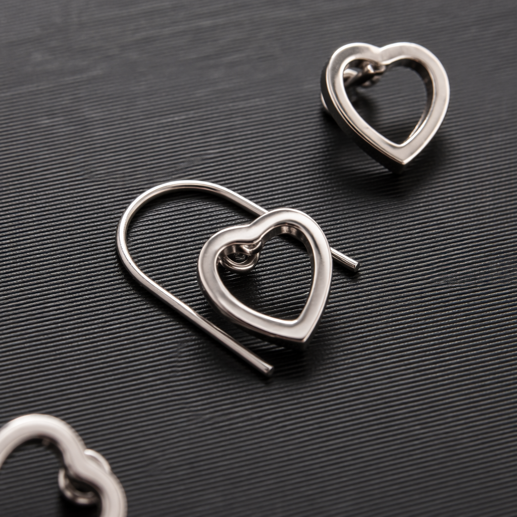 Серьги-гвоздики сердечки серебристые оптом из Китая — фотография 4