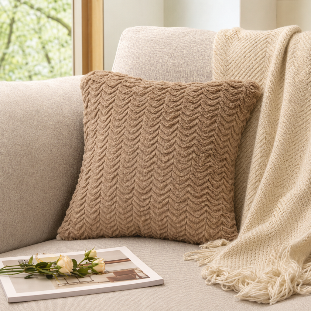Подушка декоративная коричневая с узором «ёлочка» оптом из Китая — фотография 2