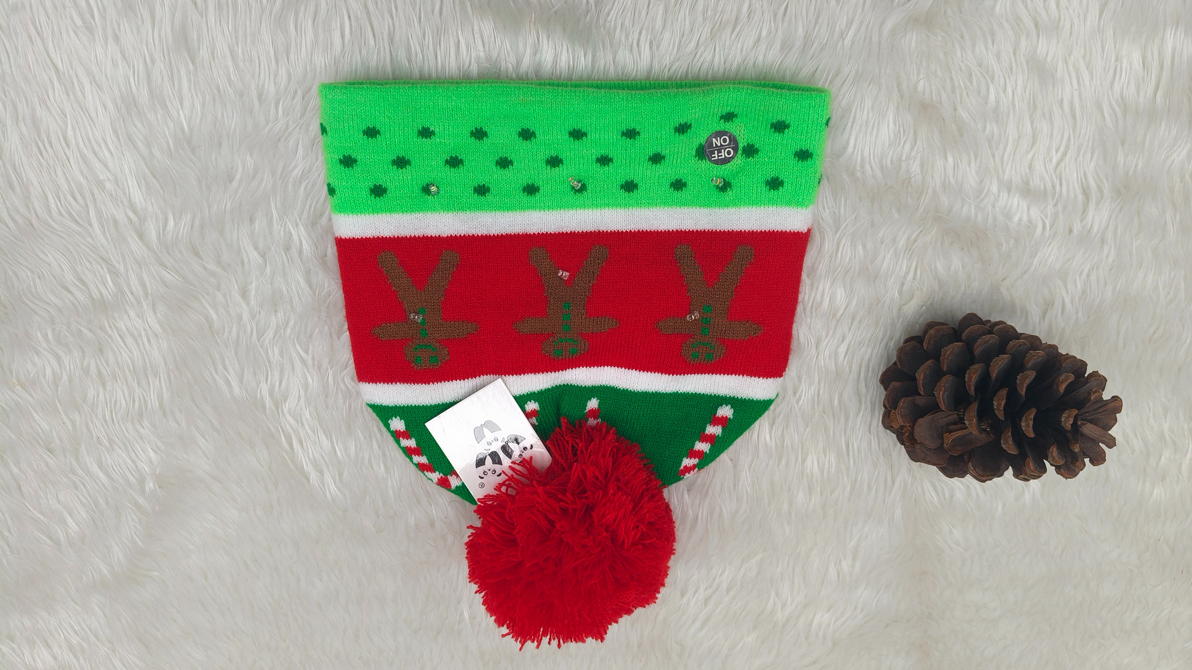 Шапка рождественская чёрная с вышивкой оптом из Китая — фотография 2