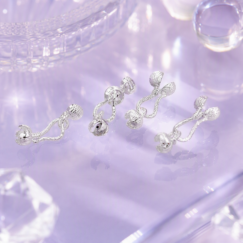 Серьги-пусеты женские серебристые цветочные оптом из Китая — фотография 3