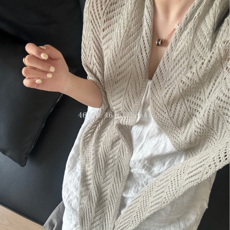 Шаль вязаная ажурная однотонная оптом из Китая — фотография 2