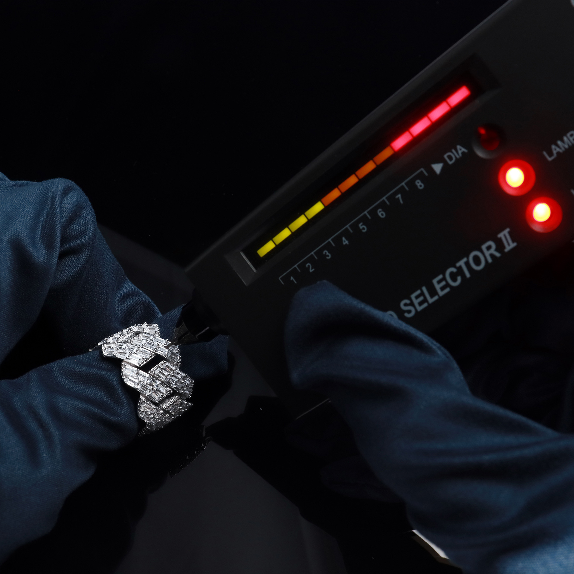 Кольцо из серебра 925 с муассанитом оптом из Китая — фотография 2