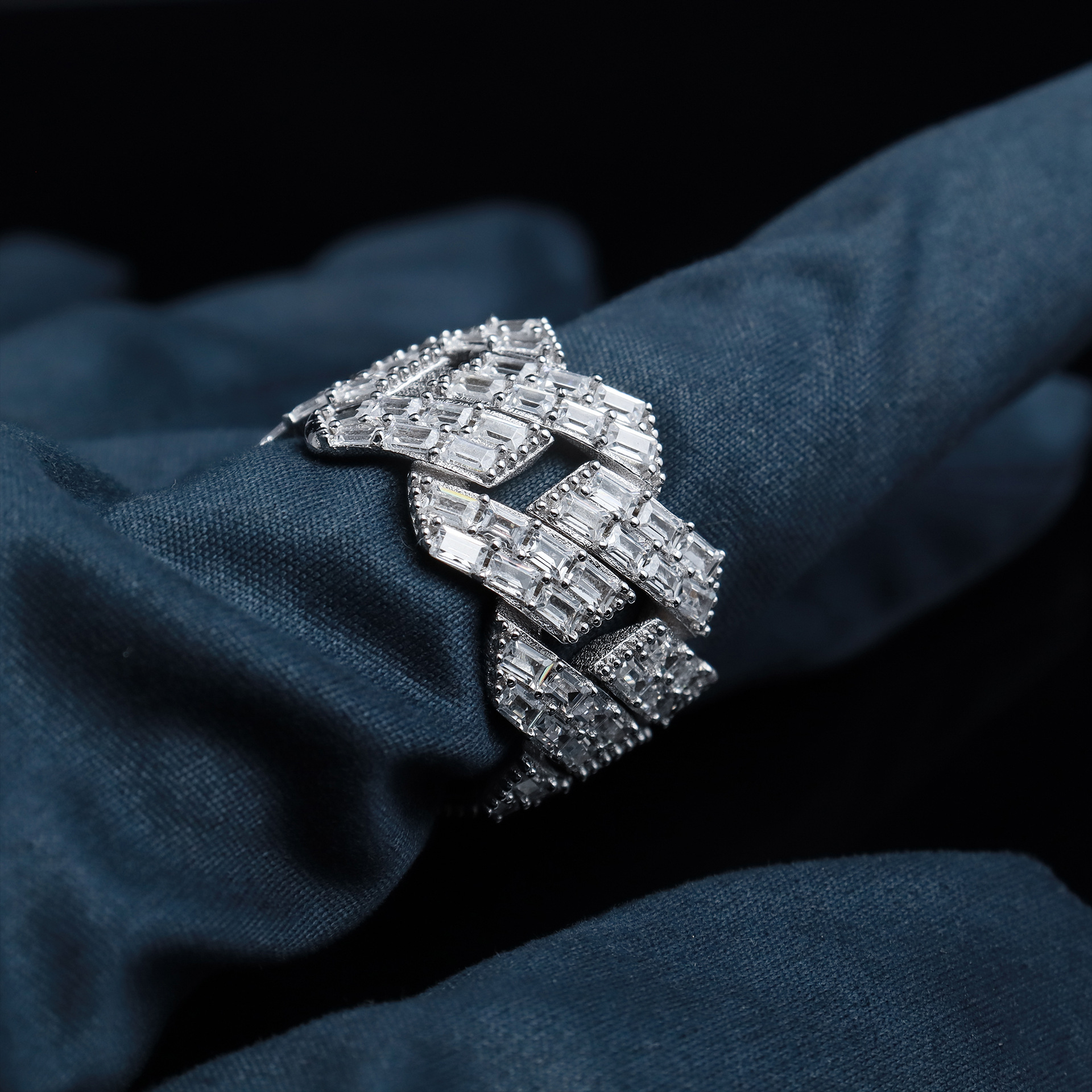 Кольцо из серебра 925 с муассанитом оптом из Китая — фотография 4