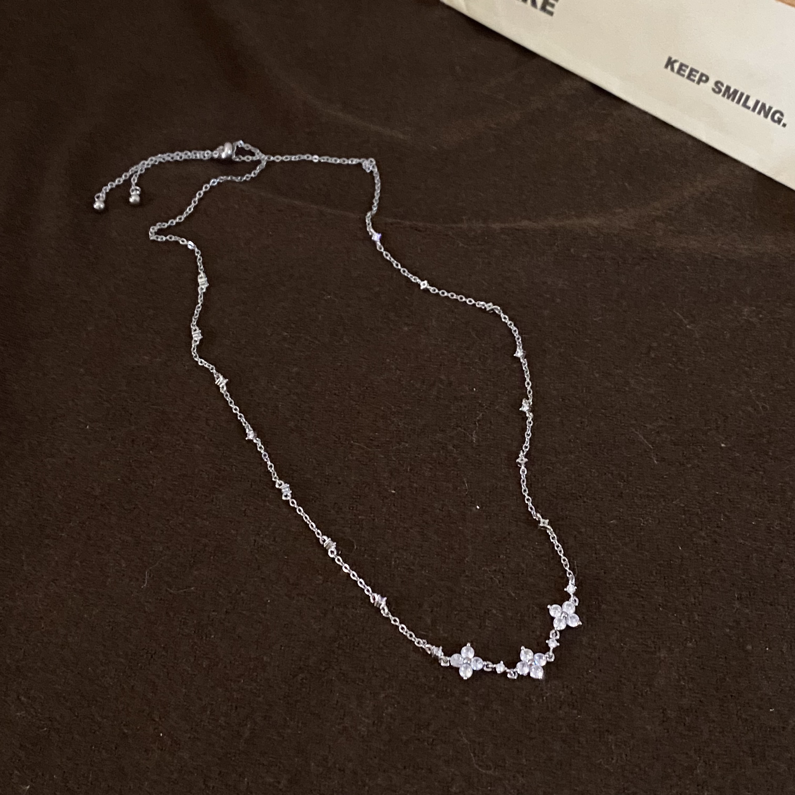Серьги с фианитами и упаковкой оптом из Китая — фотография поставщика