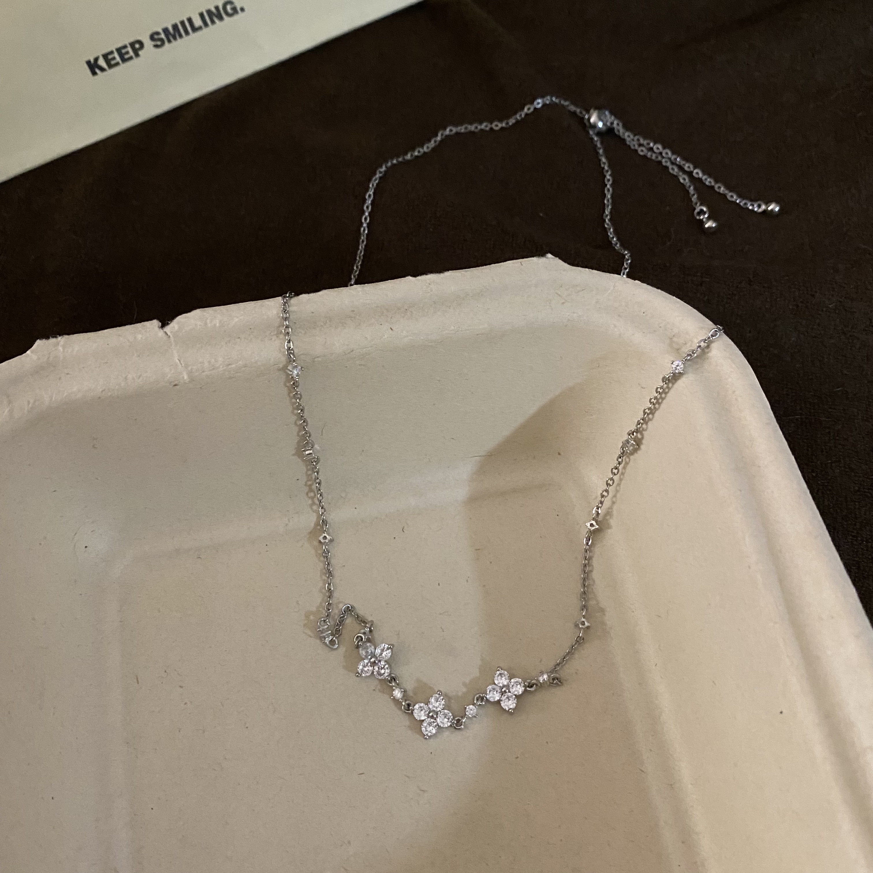 Серьги с фианитами и упаковкой оптом из Китая — фотография 4