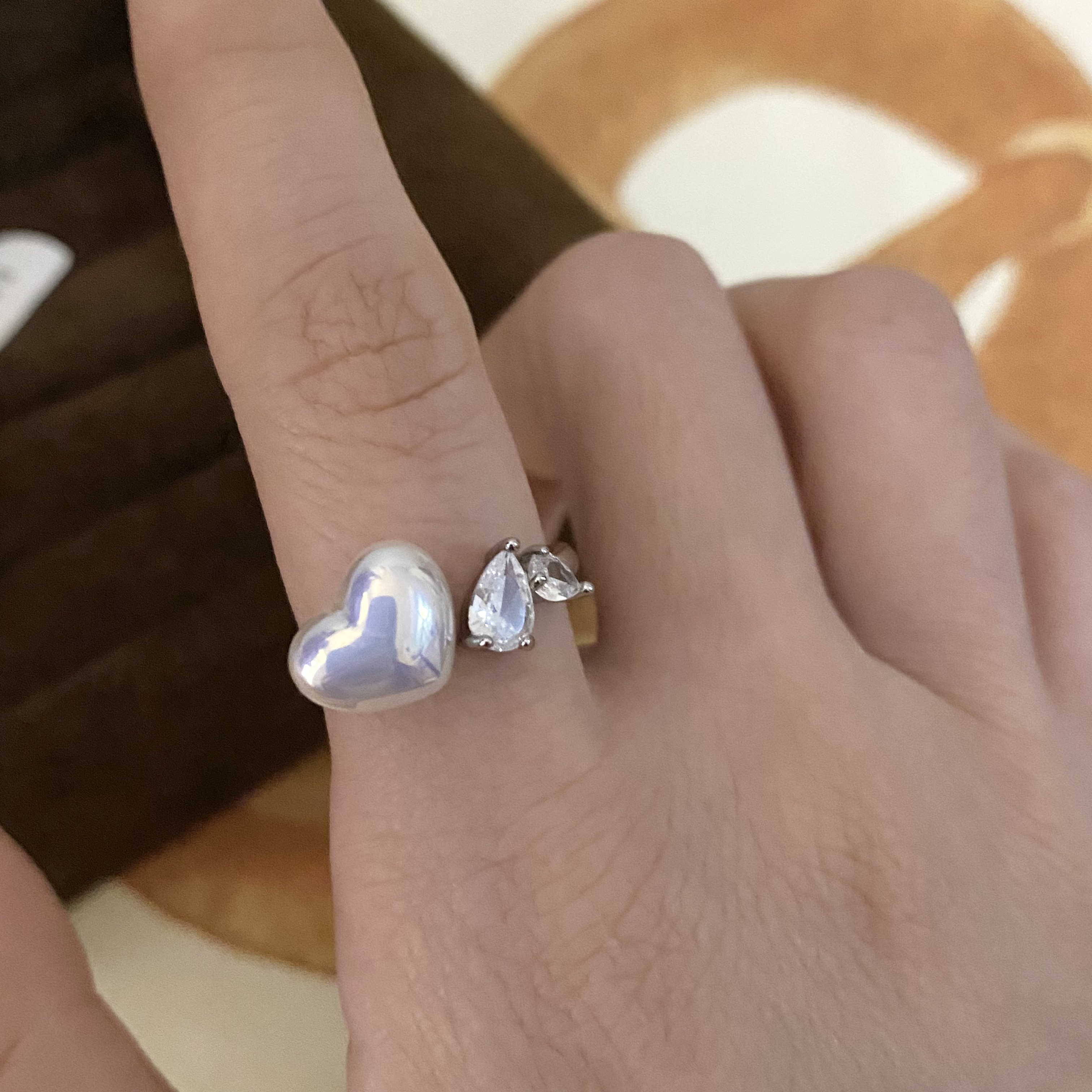 Серьги-гвоздики с фианитами оптом из Китая — фотография 4